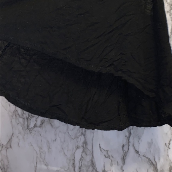 Black tank with flower straps - Picture 2 of 3